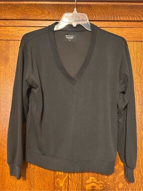 Athleta black V neck sweatshirt M
